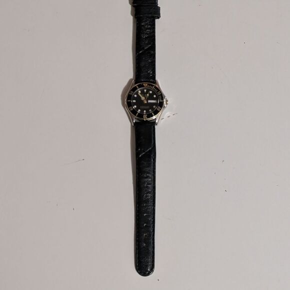 Bill Blass Black/Gold Watch - Picture 2 of 3